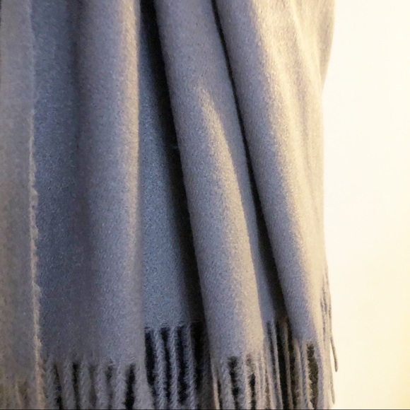STEVE MADDEN cozy gray BLANKET WRAP soft Scarf NWT Fringe edges GIFT - Picture 4 of 7